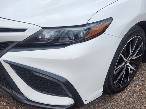 Used 2023 Toyota Camry SE FWD image 5