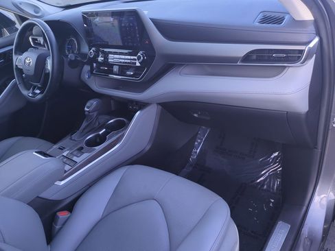 Used 2021 Toyota Highlander Limited image 38