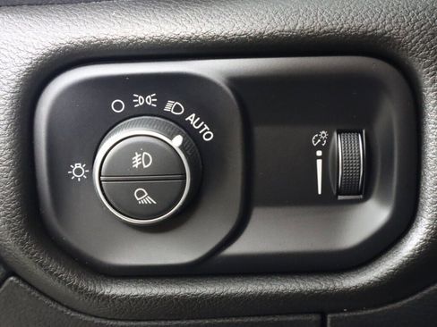 Used 2022 RAM 1500 Big Horn w/ Protection Group image 9