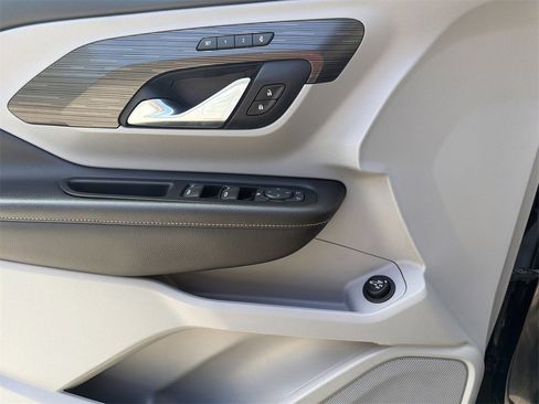 Used 2022 GMC Terrain SLT w/ Infotainment Package II image 26