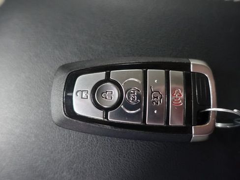 Used 2020 Ford Edge Titanium AWD/4WD image 17