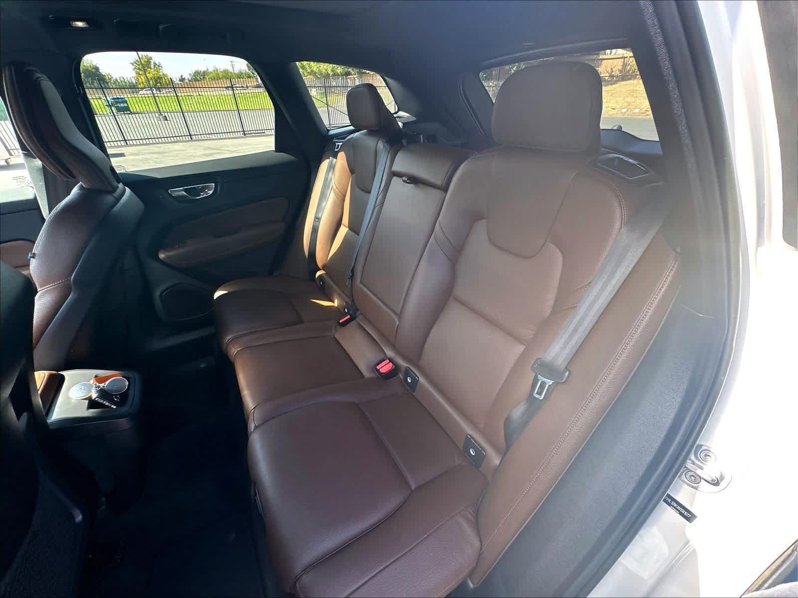 Used 2022 Volvo XC60 B5 Momentum AWD/4WD image 29