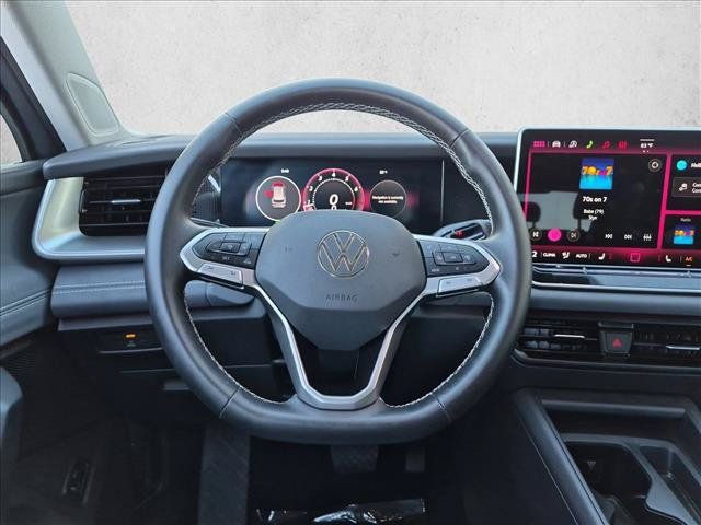 Used 2026 Volkswagen Tiguan SE FWD image 14