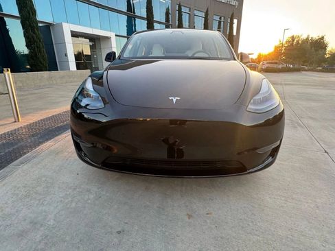 Used 2023 Tesla Model Y Long Range image 2