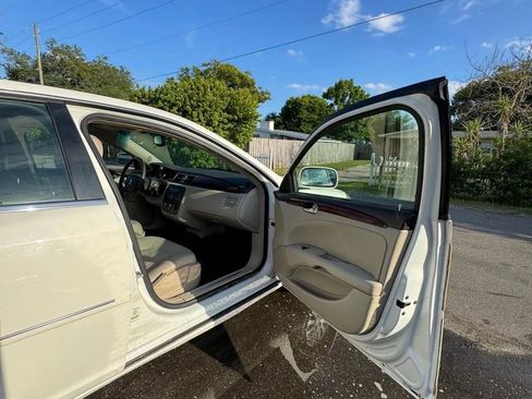 Used 2008 Buick Lucerne CX image 8