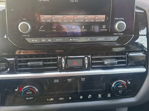 Certified 2025 Nissan Pathfinder SV image 5