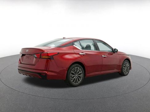Used 2025 Nissan Altima 2.5 SV FWD image 9