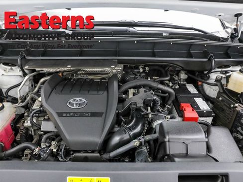 Used 2023 Toyota Highlander LE image 7