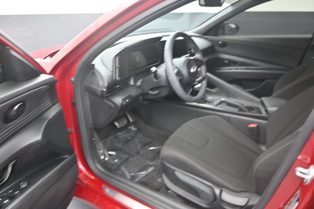 Used 2025 Hyundai Elantra Sport FWD image 10