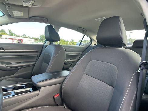 Used 2024 Nissan Altima 2.5 SV image 37