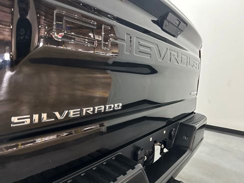 Used 2020 Chevrolet Silverado 1500 Custom w/ Custom Value Package AWD/4WD image 14