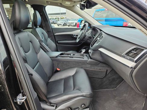 Used 2021 Volvo XC90 T5 Momentum image 20