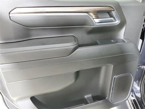 Used 2023 Chevrolet Silverado 1500 RST image 11