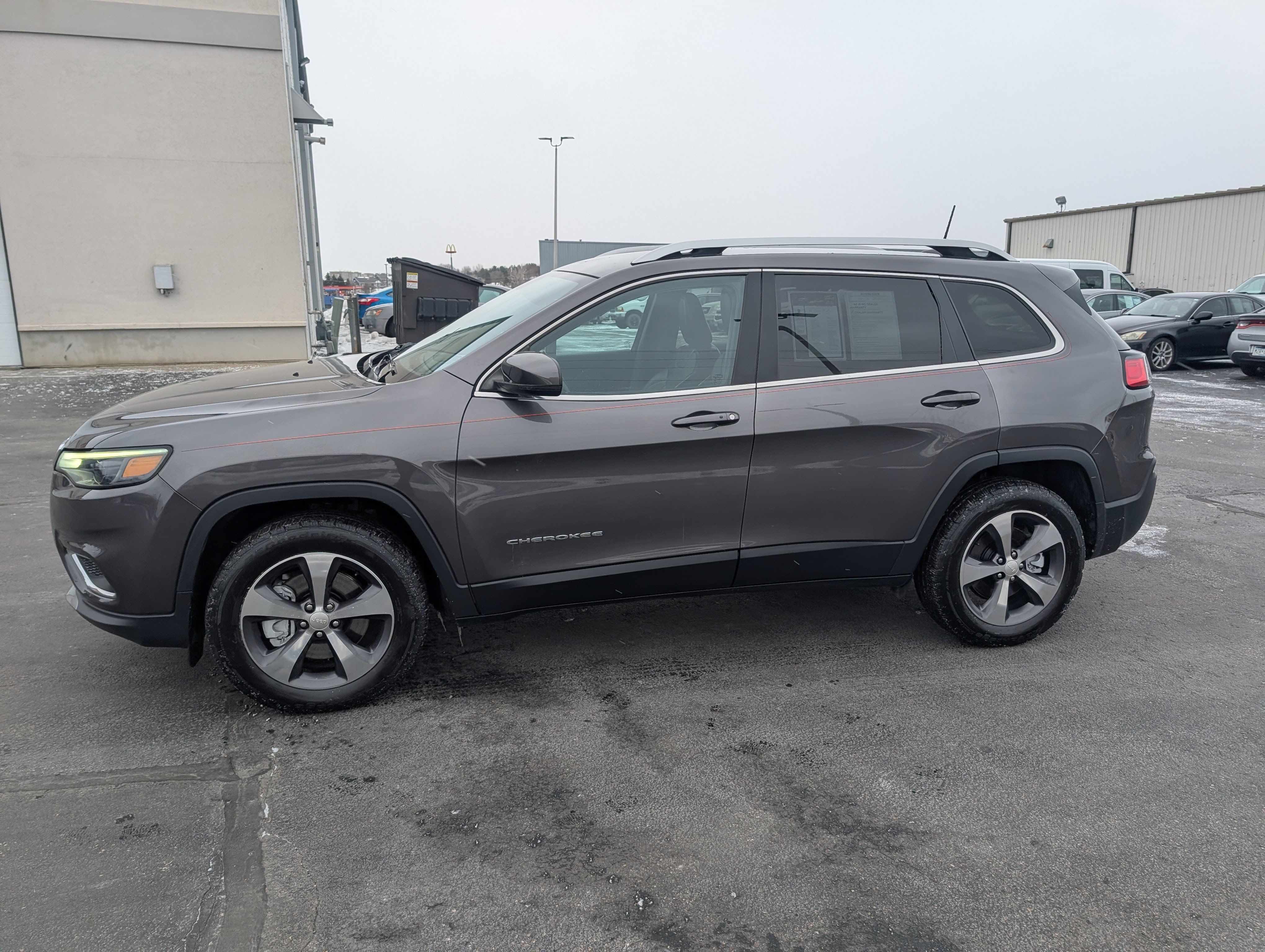 Used 2019 Jeep Cherokee Limited AWD/4WD image 5