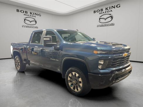 Used 2025 Chevrolet Silverado 2500 Custom AWD/4WD image 7