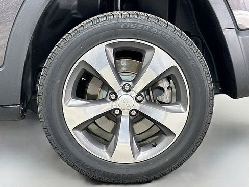 Used 2019 Jeep Cherokee Limited w/ Trailer Tow Group image 28