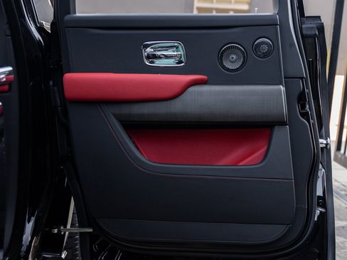 Used 2025 Rolls-Royce Cullinan image 35