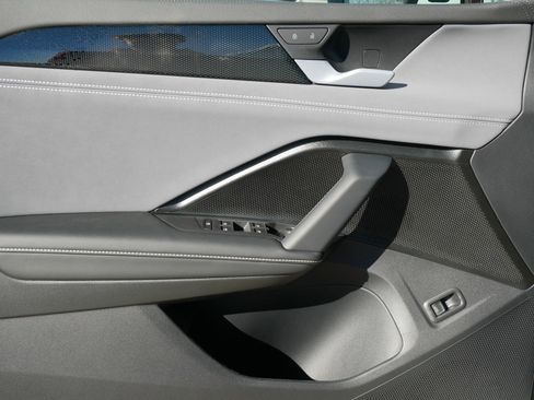 New 2026 Volkswagen Tiguan SE image 3