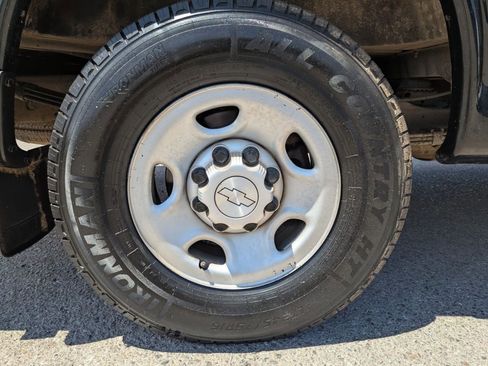 Used 2018 Chevrolet Express 2500 w/ Driver Convenience Package image 32