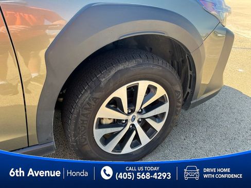 Used 2025 Subaru Outback Premium AWD/4WD image 12