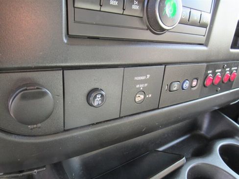 Used 2014 Chevrolet Express 2500 image 27
