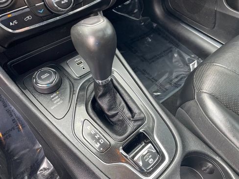 Used 2019 Jeep Cherokee Limited AWD/4WD image 28