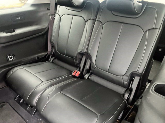 Used 2023 Jeep Grand Cherokee L Limited w/ Black Appearance Package AWD/4WD image 17