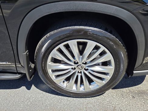 New 2026 Toyota Highlander Platinum AWD/4WD image 18