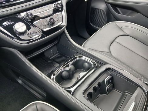 New 2027 Chrysler Pacifica Limited AWD/4WD image 28