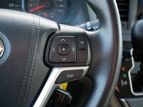 Used 2015 Toyota Sienna L image 30