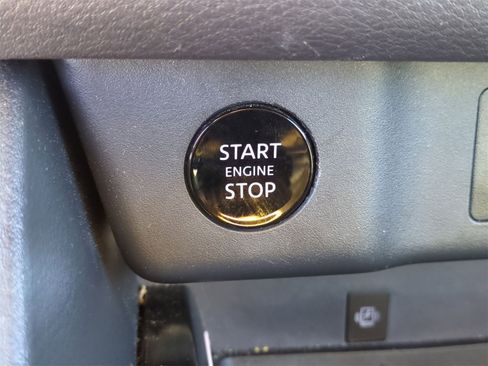 Used 2024 Nissan Rogue SL w/ SL Premium Package image 17