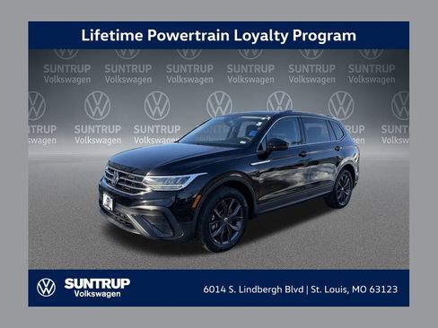 Used 2023 Volkswagen Tiguan SE image 1
