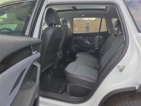 New 2026 Volkswagen Tiguan SE image 24