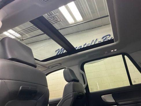 Used 2025 Ford Expedition Active AWD/4WD image 17