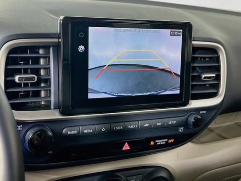 Used 2023 Hyundai Venue Limited image 14