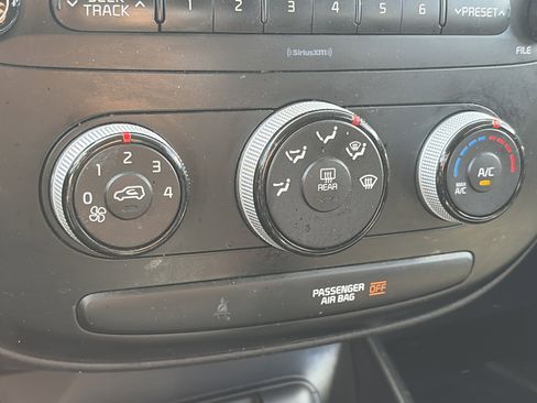 Used 2017 Kia Soul FWD image 21