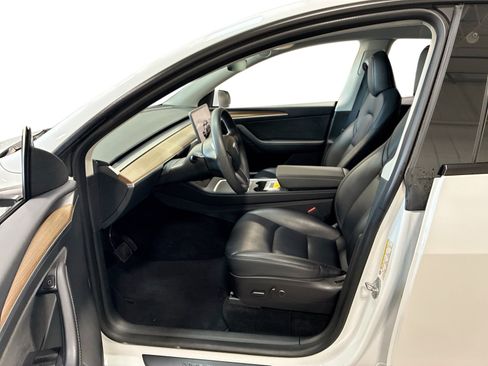 Certified 2023 Tesla Model Y Long Range AWD/4WD image 9