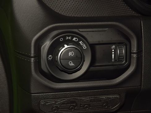 Used 2025 Jeep Gladiator Rubicon w/ Safety Group AWD/4WD image 40