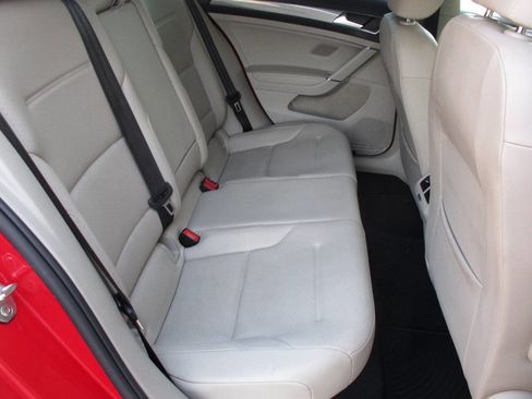 Used 2018 Volkswagen Golf Alltrack SE image 23