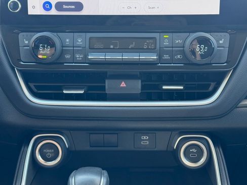 Used 2024 Toyota Grand Highlander XLE image 17