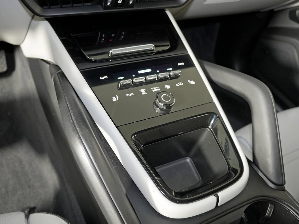 Certified 2024 Porsche Cayenne AWD/4WD image 35