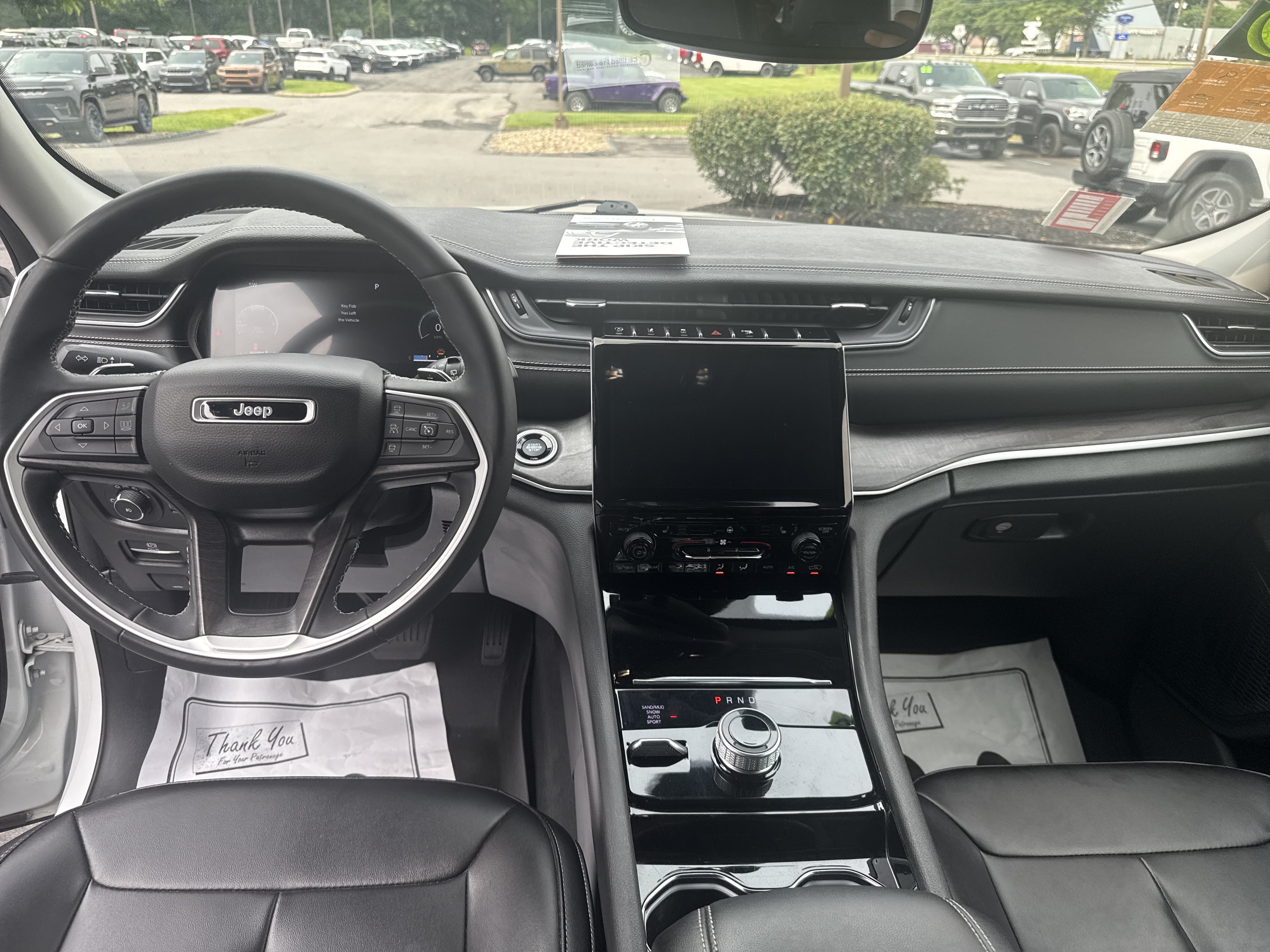 Used 2023 Jeep Grand Cherokee Limited AWD/4WD image 14