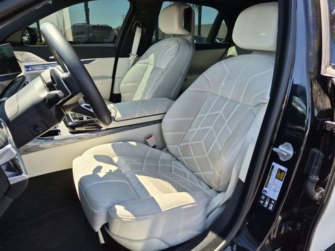 Used 2024 BMW 760i xDrive w/ Executive Package AWD/4WD image 16