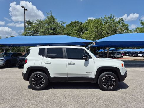 Used 2023 Jeep Renegade Latitude AWD/4WD image 2