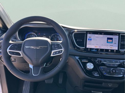 New 2026 Chrysler Pacifica Select image 10