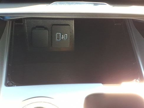 Used 2024 Ford Explorer XLT w/ Equipment Group 202A AWD/4WD image 20