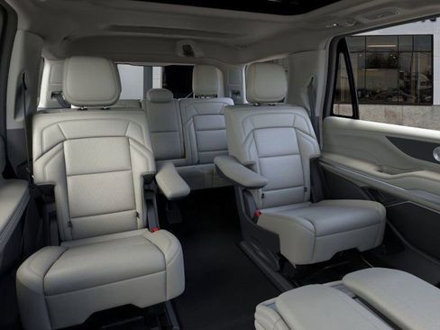New 2026 Lincoln Navigator Reserve AWD/4WD image 11