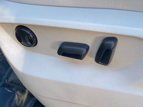 Certified 2025 Volkswagen Atlas SE image 12