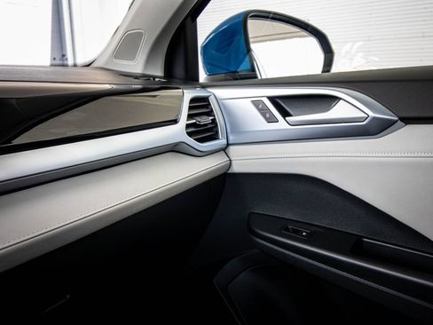 New 2026 Volkswagen Taos SE FWD image 31