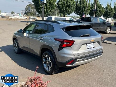 Used 2025 Chevrolet Trax LT w/ LT Convenience Package FWD image 5